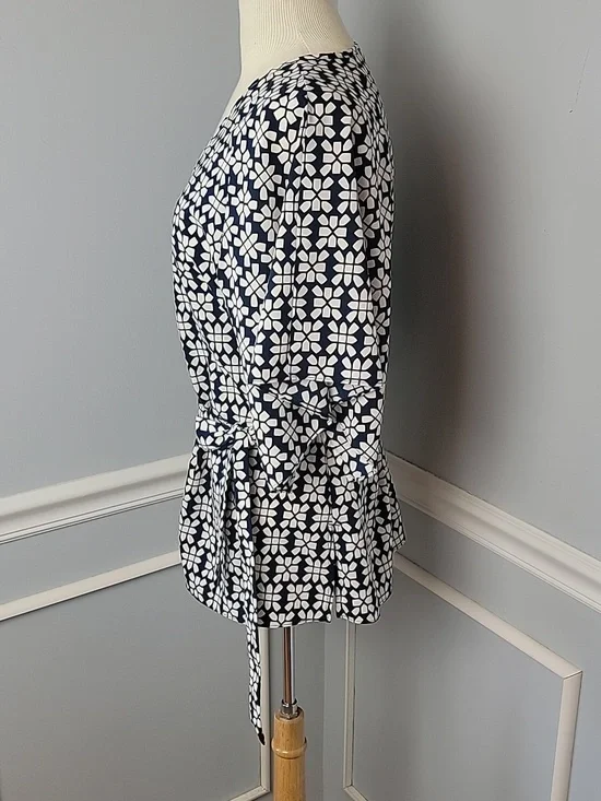 Banana Republic Blue White Geometric V-Neck Dolman Sleeve Tie Waist Tunic Top M - Picture 2 of 7